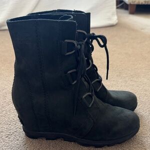 Women’s Sorel Joan of Arctic II wedge boot, sz 8.5